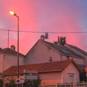 女人自己扒荫道让男人添小说
